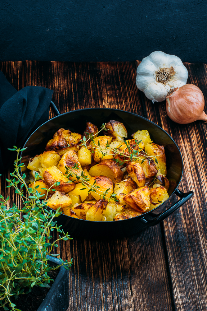Röstkartoffeln aus dem Ofen - schnell &amp; einfach | honeyandfried.com